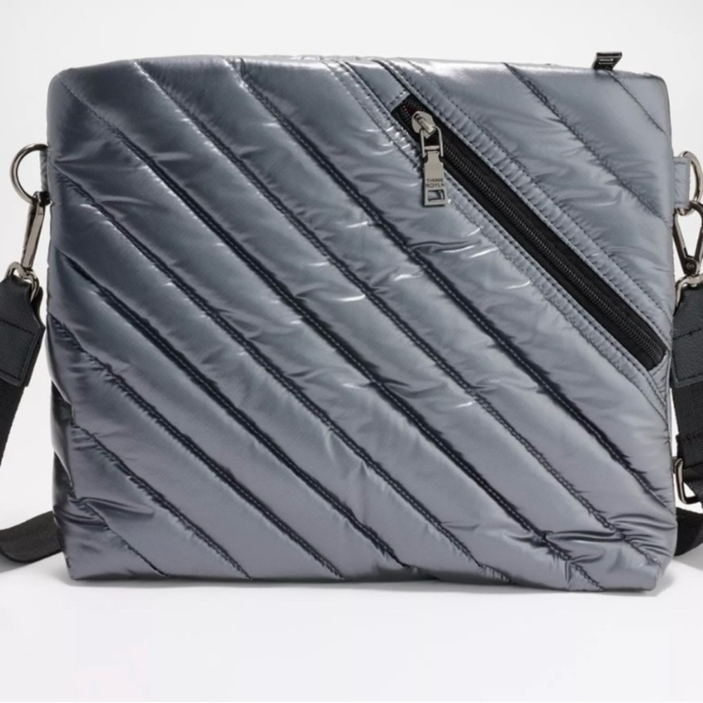 THINK ROYLN NWOT Quilted Medium
Crossbody - Westwood Pearl Grey/Pink